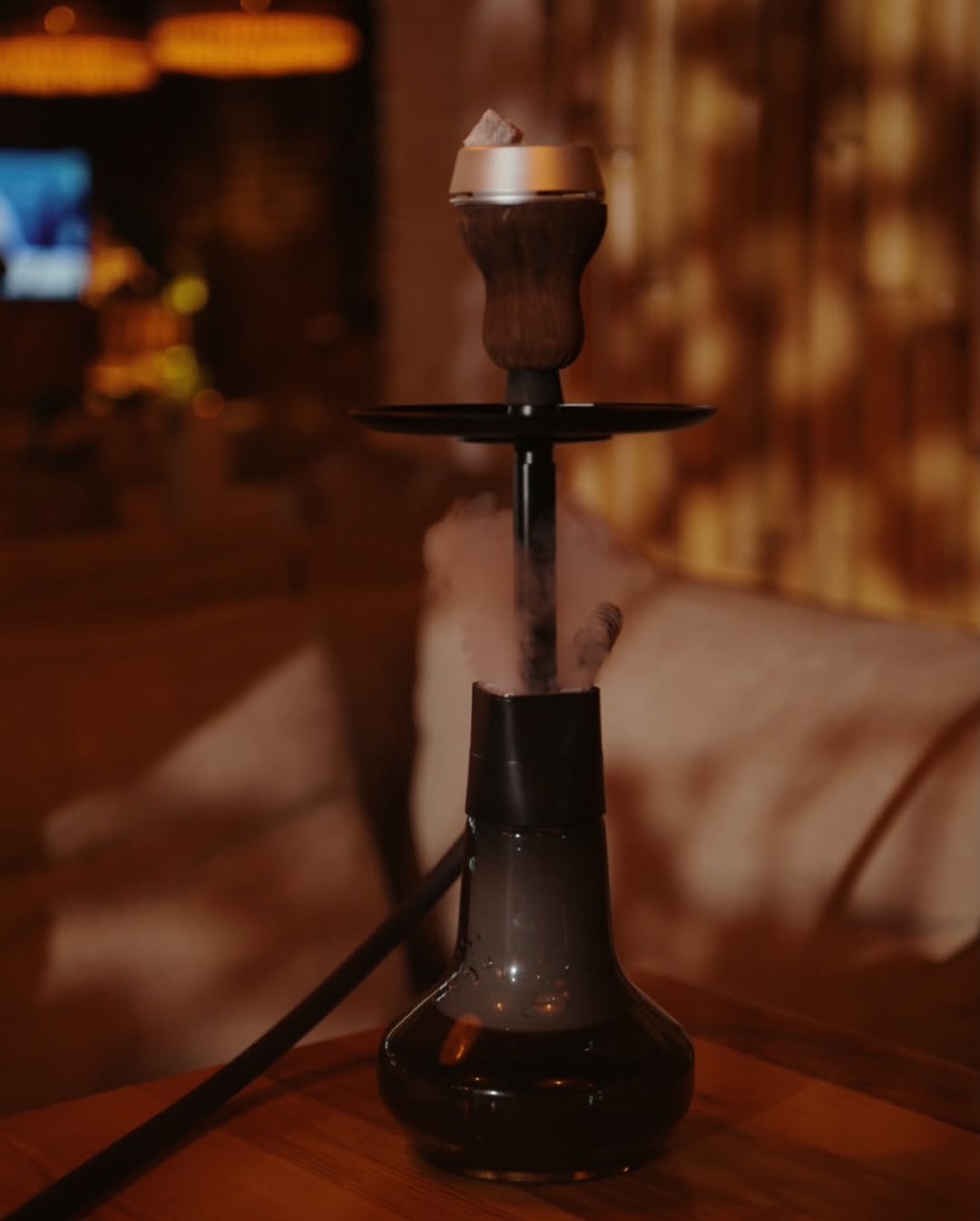 Shisha bowl with gentle smoke